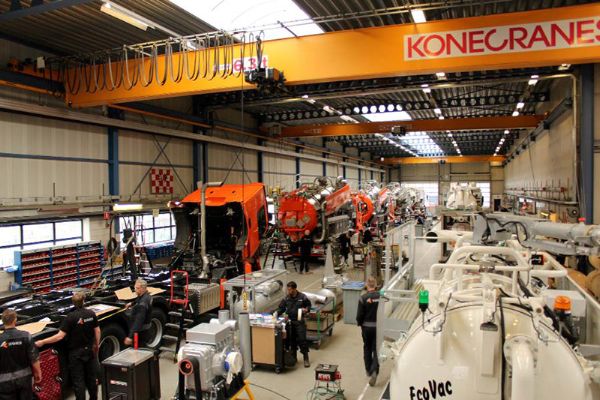 Final assembly vacuum truck production process KOKS Group Alkmaar